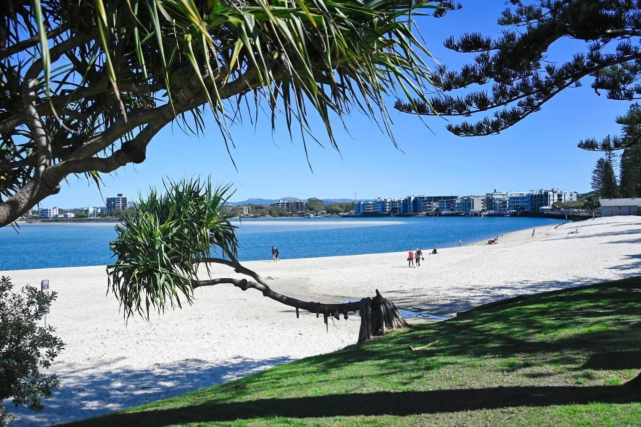 Spacious 3 Bedroom Delight - Shops & Beaches Zg1 Caloundra Apartment